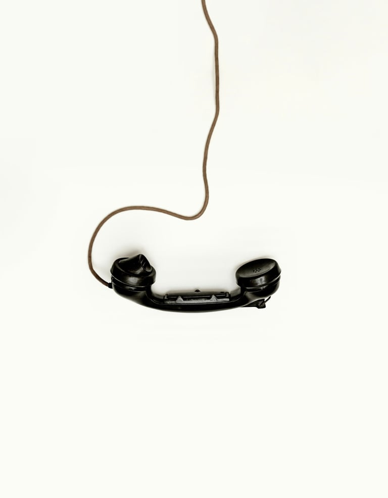 Inviting users to request a callback, phone image displayed