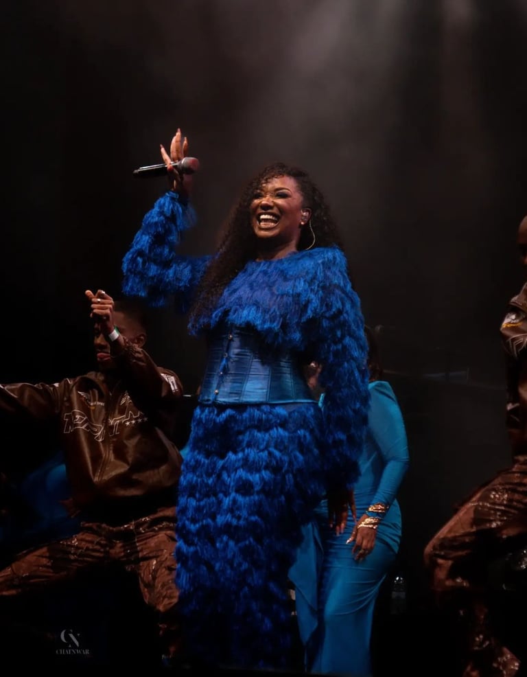 Fanny J singer it's a woman in a blue dress made to measure by Anais Ricard