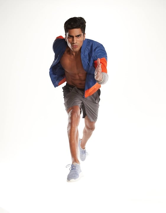 Dany Peña sports model in dynamic fitness campaign