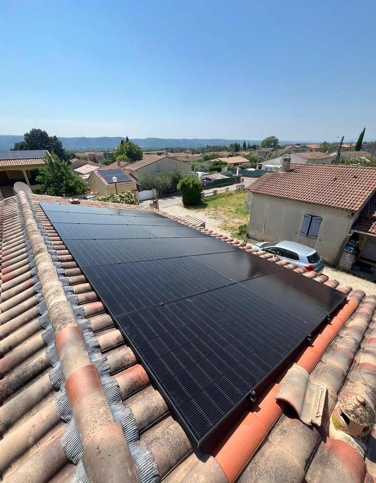 Nouvelle installation photovoltaïque de 6 kWc en surimposition après rénovation complète à Villeneuve (04).