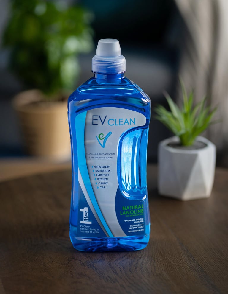 Ekologiczny koncentrat czyszczący EV Clean z naturalną lanoliną. Płyn do usuwania plam i czyszczenia, w 100% bezpieczny.
