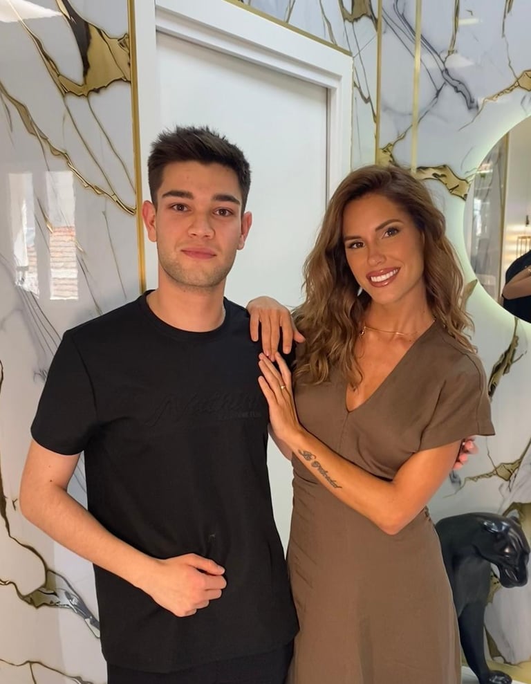 Javi Lucena especialista en marketing digital junto a Gala en colaboración profesional