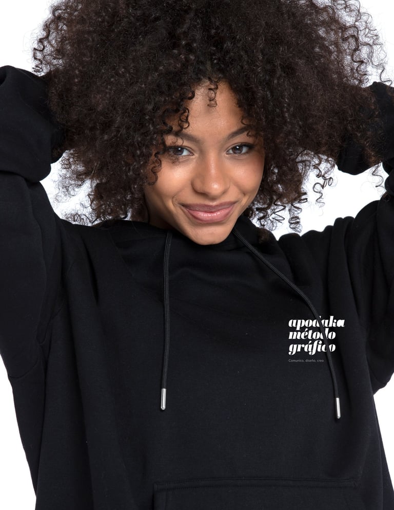 Sudadera negra con logotipo apodaka método gráfico, diseño de logotipo en Las Palmas