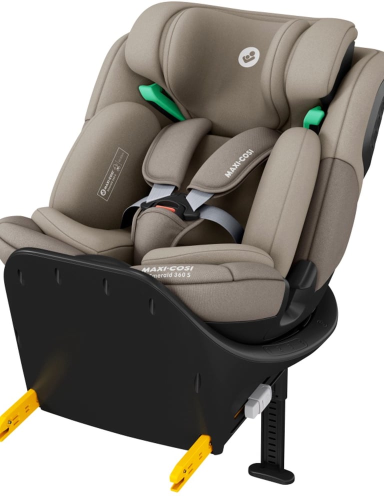 Veilig baby autostoeltje met zijwaartse bescherming en ergonomische handgreep.