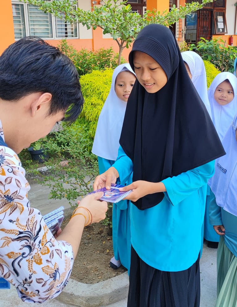 SD Juara Batam Harumas Berbagi PT Usaha Kiat Permata CSR