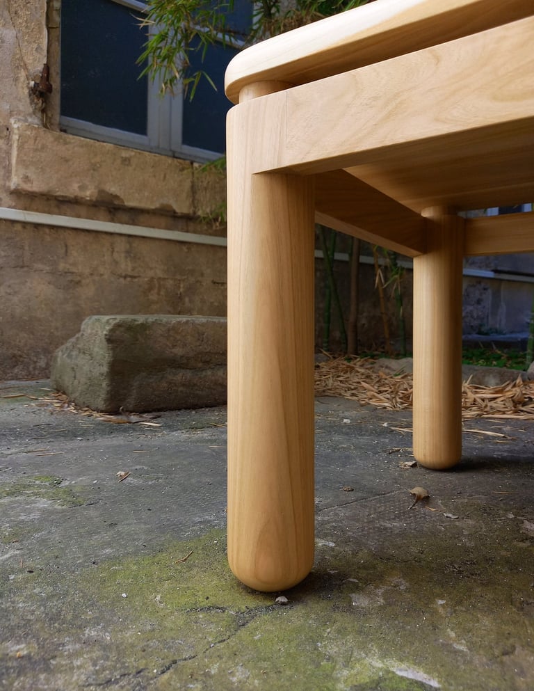 piétements de la table constitués de cylindres