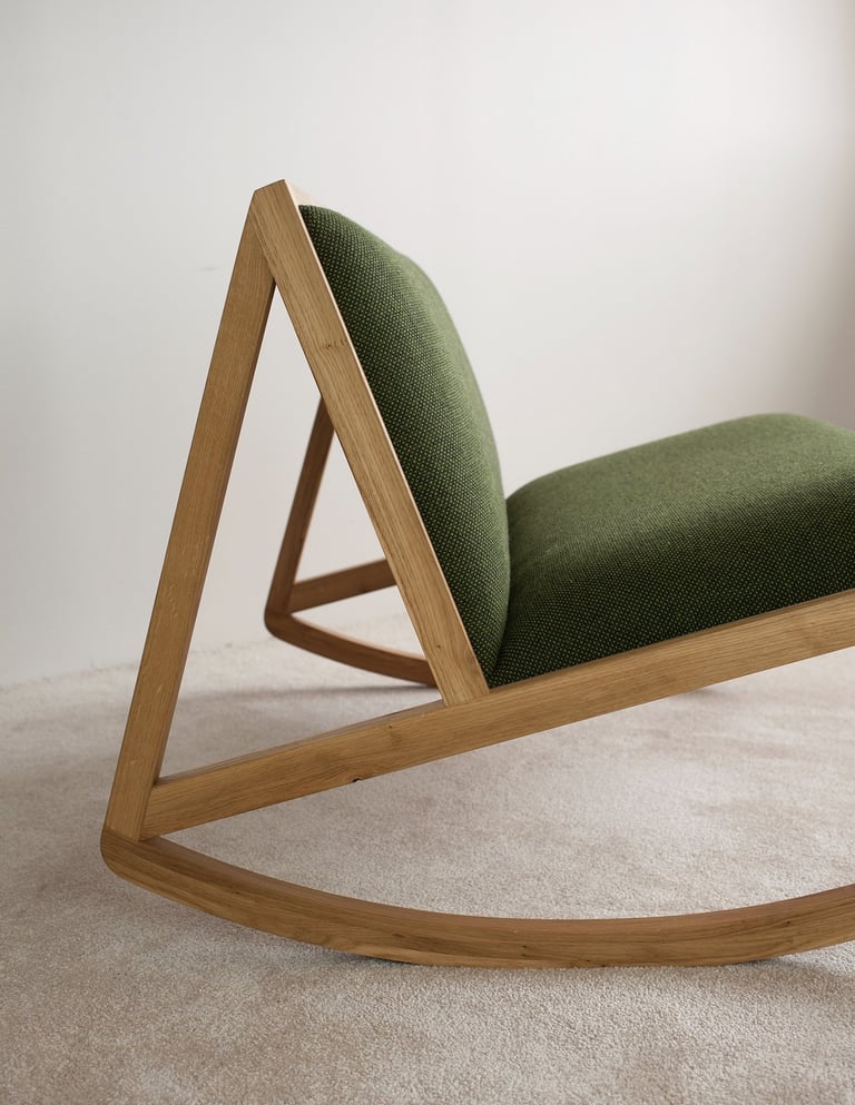 profil du rocking-chair présente une structure aérienne et minimaliste