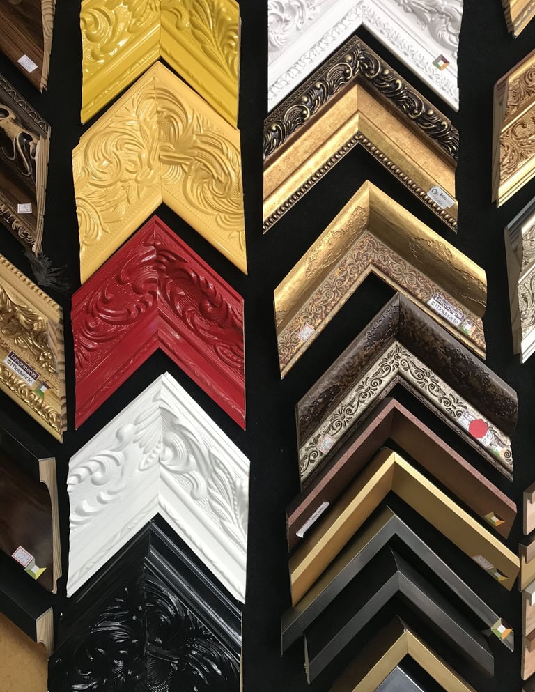 Molduras que transformam suas obras de arte em destaque.