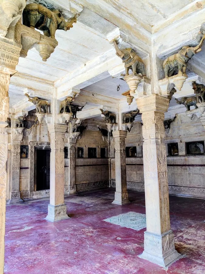 Elephant shaped columns of the Baradari at Chhatar Mahal in Bundi, showcasing Rajput craftsmanship and royal elegance.