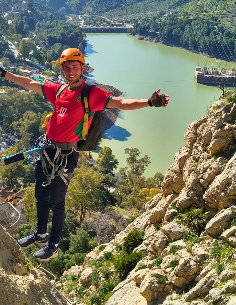 Aventurero durante la vía ferrata del Chorro