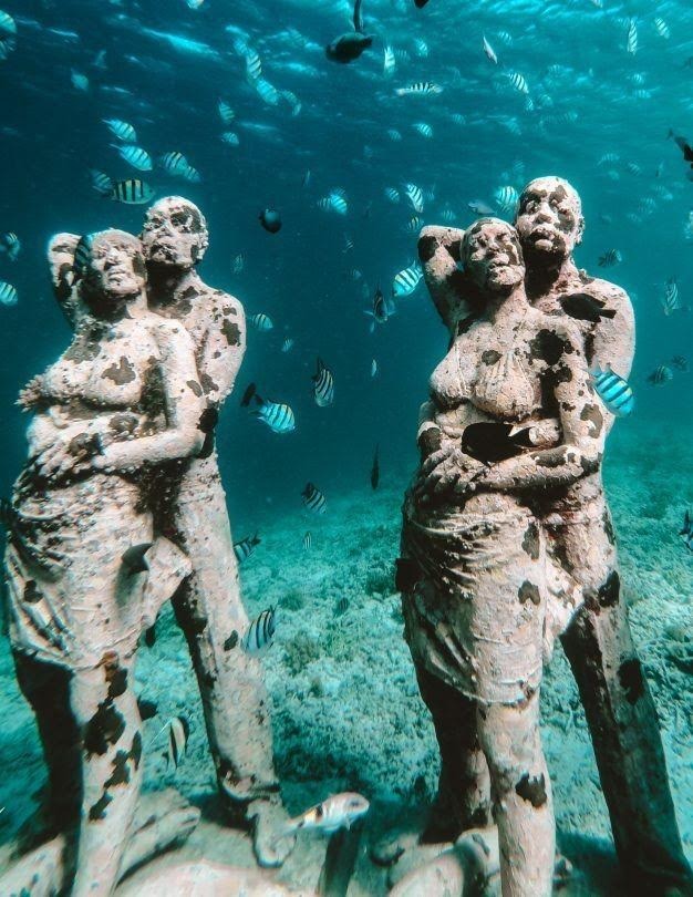 Couple Statues Underwater Gili Island