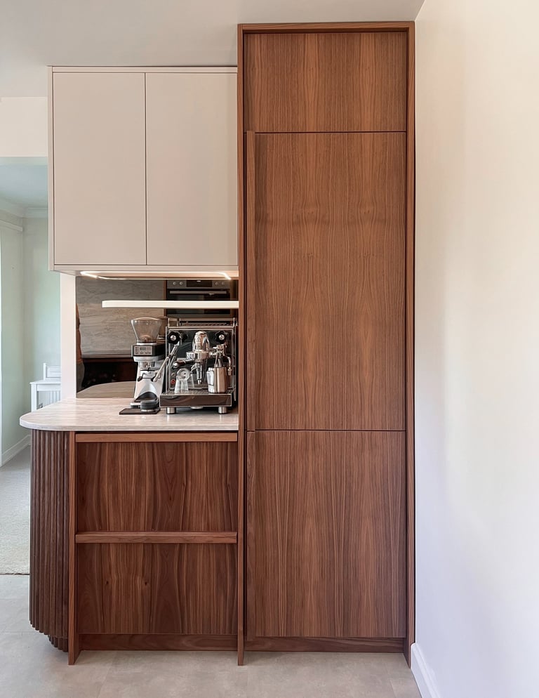 kitchen-with-mirror-backsplash