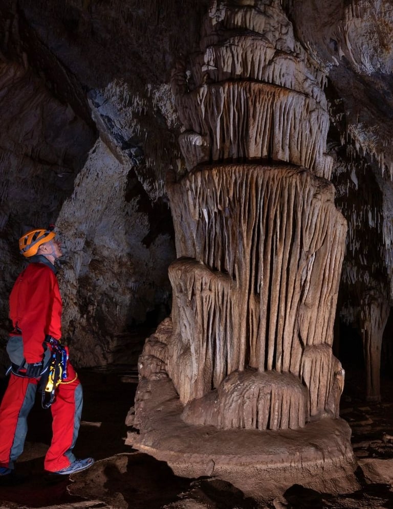 Experiencia de espeleología en la cueva de la Tinaja con Guadalterra Aventura