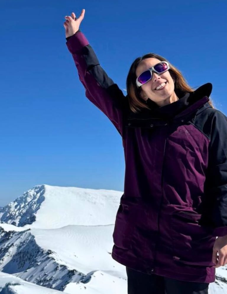 Aventurera disfrutando de la subida invernal al Veleta en Sierra Nevada