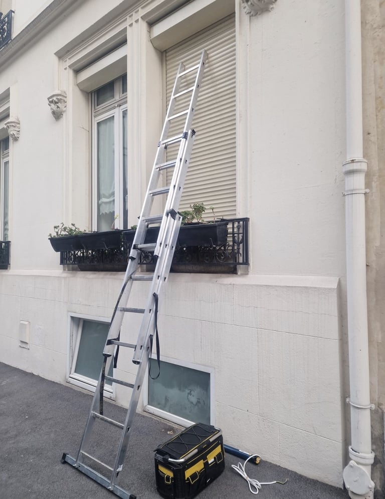 echelle ouvert et trousse outils store