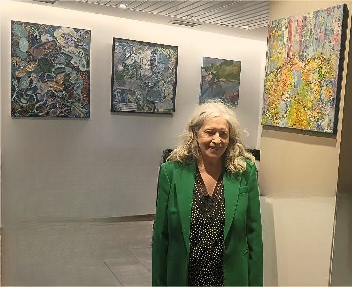 Noemí en Trocadero con su exposición