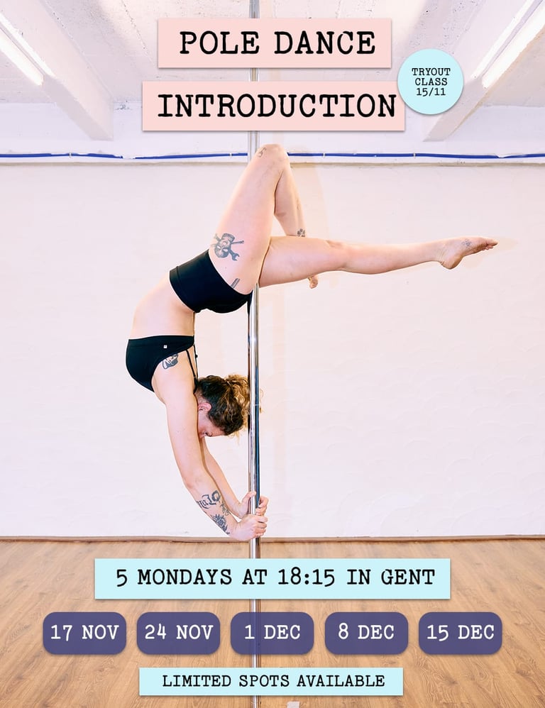 een paaldans leeraares die de paaldans les adverteert, ze doet een paaldans oefening