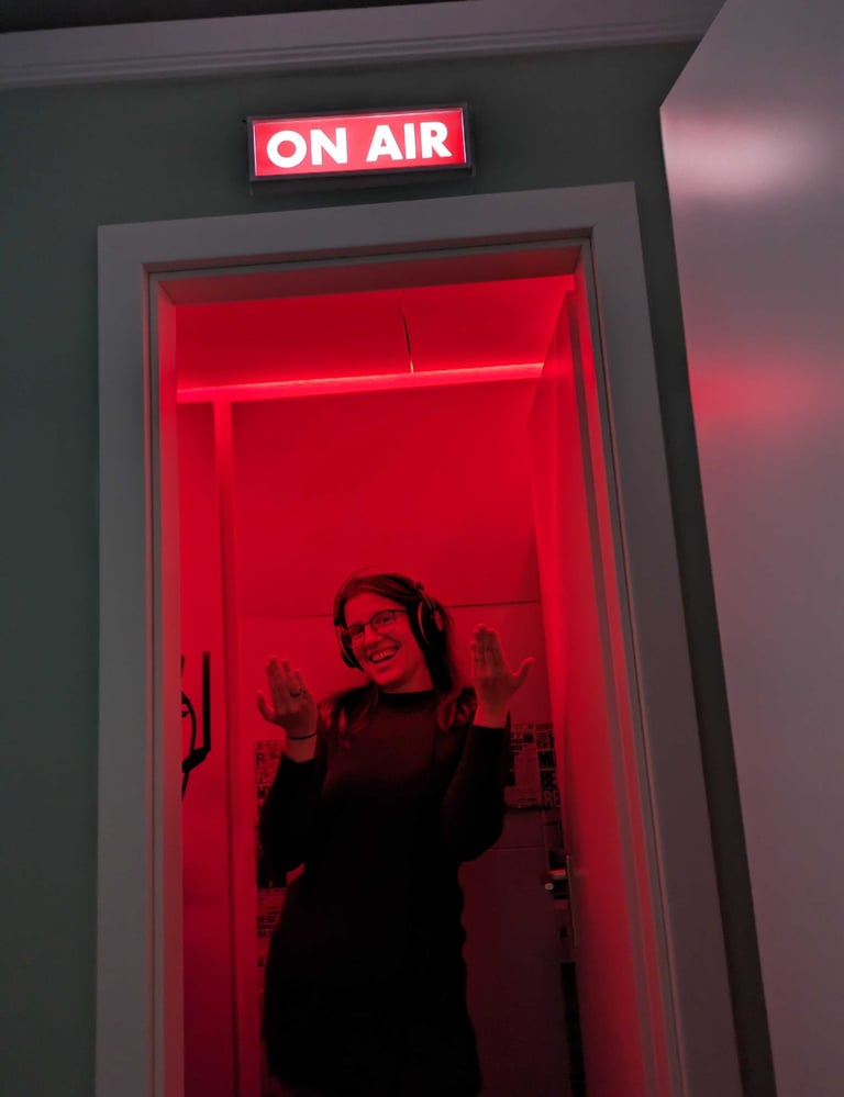 Jessica Friedrich - Professionell ausgebildete Sprecherin & Schauspielerin (Selbstportrait)