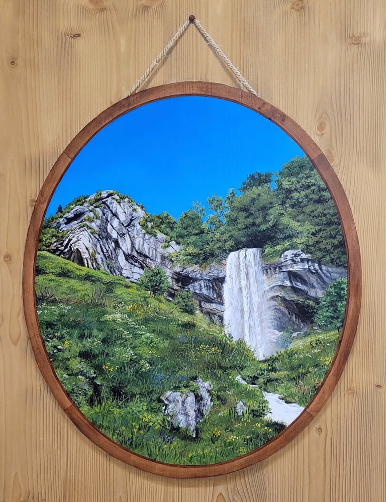 Médaillon peint en trompe-l'oeil sur porte en bois. Cascade du Chapeau de Gendarme dans le Jura