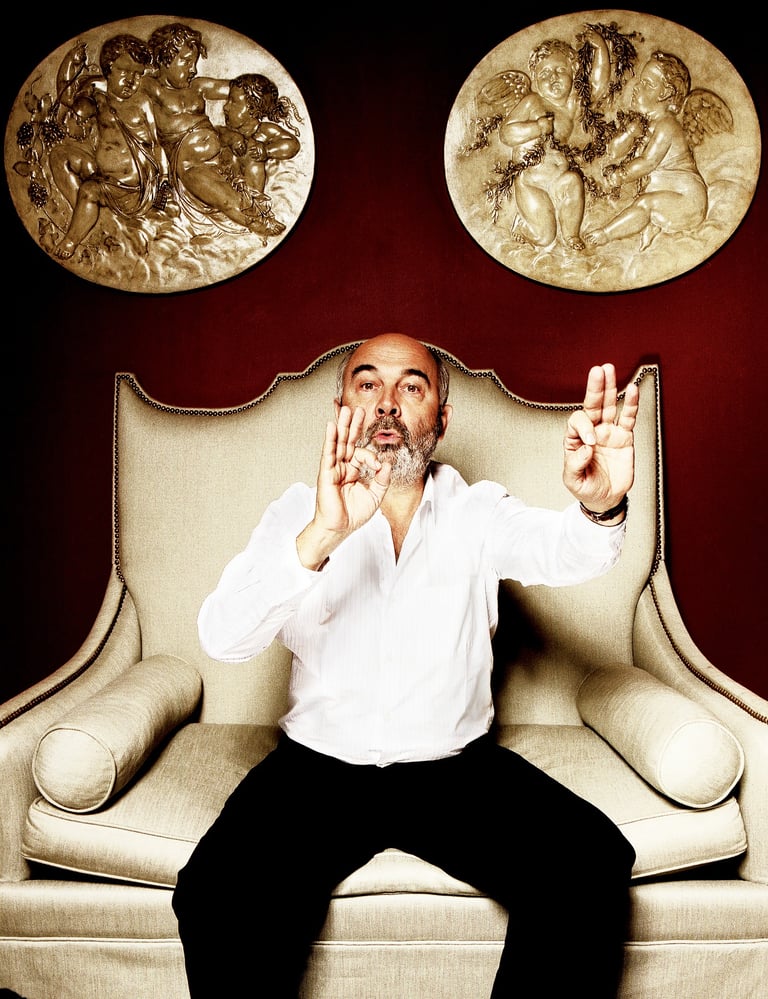 Gérard Jugnot chef d'orchestre — Portrait pour Score Magazine par Enzo Minardi, hôtel du 6ème, Paris