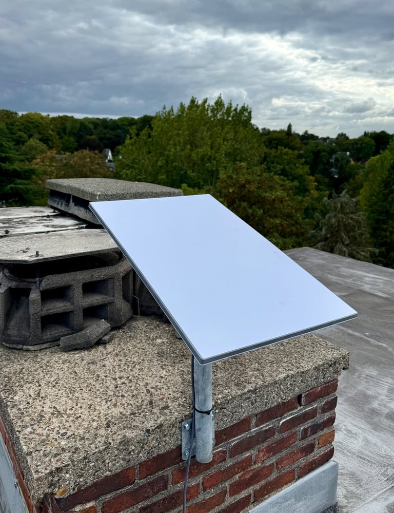 Antenne avec pied cheminé