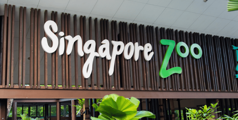 a sign that says singapore zoo