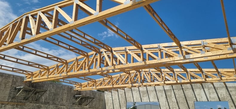 Charpente fermette de longue portée, charpente bois pour hangar, charpente pour bâtiments agricoles