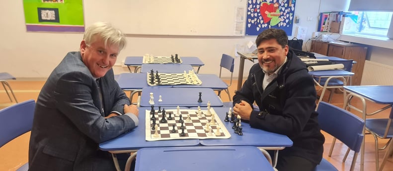 Capacitación de Funcionarios en la foto se encuentre el rector del craighouse school