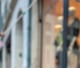 Agent de M & M Services Pro effectuant le nettoyage des sols dans un commerce à Rouen