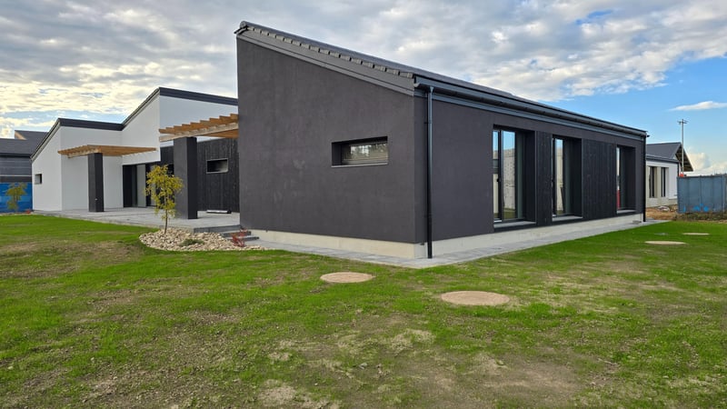 Naujos statybos kotedžas su daline apdaila Trakų rajone – A++ mūrinis namas su sklypu