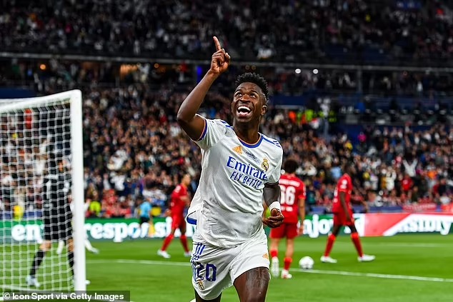 Vinícius scoring or celebrating a Champions League final goal.