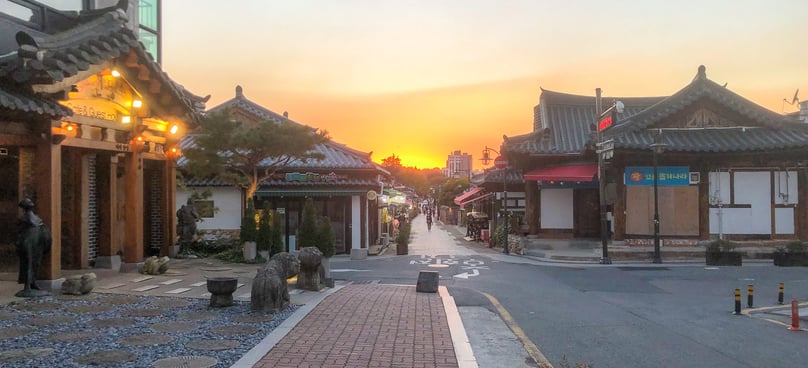Sunset at Jeonju Hanok Village