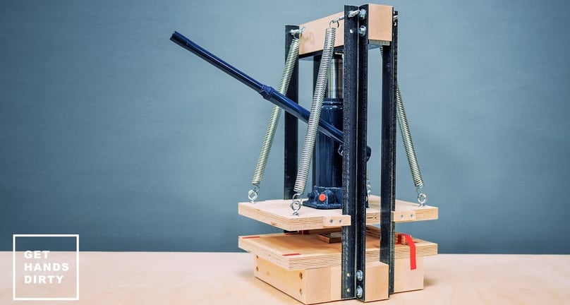 A DIY hydraulic press for paper out of an hydraulic jack