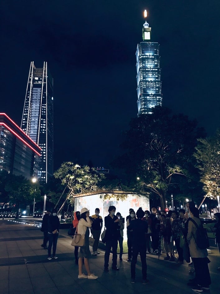 leon fenster glass sukkah in taipei in taiwan or succah