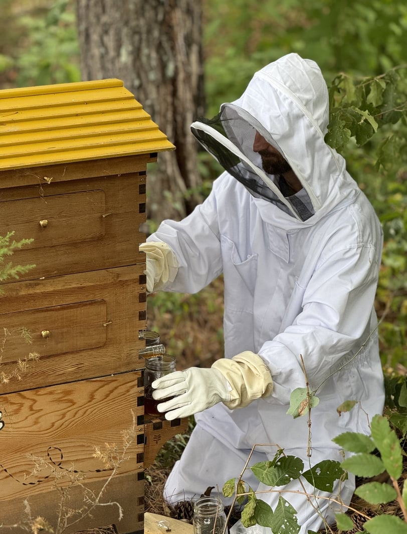 Beekeeping Hoodies and Jackets: Comfort, Protection, and Style in the Apiary