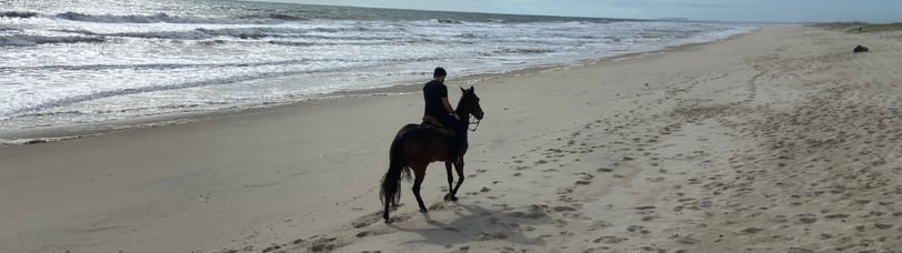 Cavalgada na praia da Sabiagaba, Fortaleza, Ceará