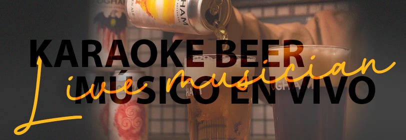 Karaoke Beer en Barcelona y Músico en vivo: a person pouring a drink into a glass of beer