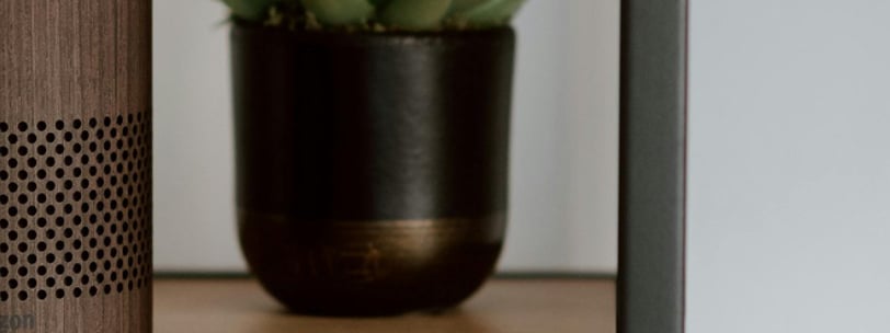 estante com decoração de apartamento