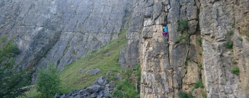 woman climbing-in-peak-district