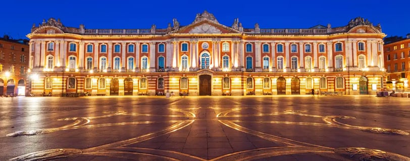 Place du capitole, featured on MyTripJunction.com travel blog.