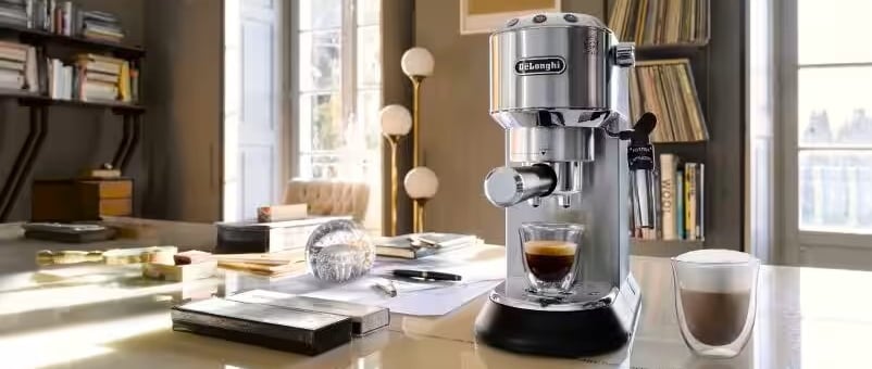 Machine à espresso Dedica de De'Longhi EC685.M / EC680M