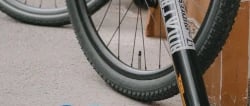 roue de vélo en réparation