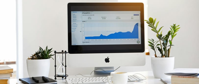 a computer monitor screen showing a monitor and a keyboard