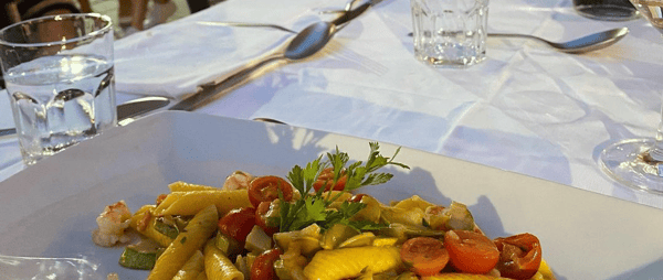 garganelli con gamberi e zucchine