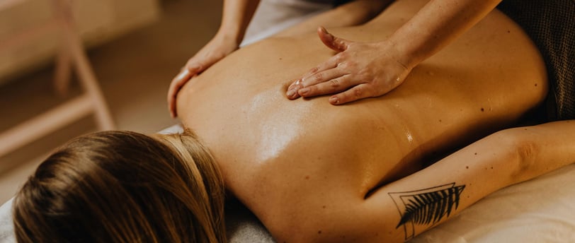 entspannende Massage mit aroma öl