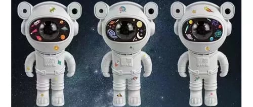 projetor de galáxias da lehmox em formato de astronauta.
