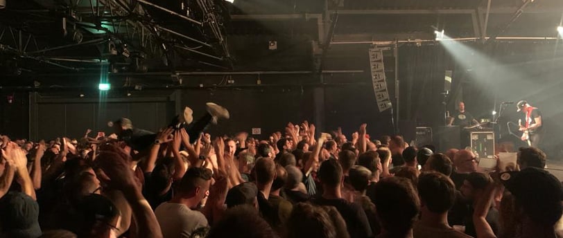 Crowdsurfen im Roxy
