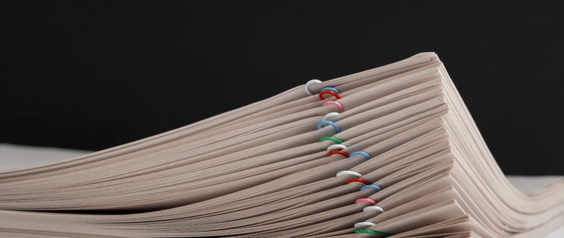 Jornais impressos com clipping