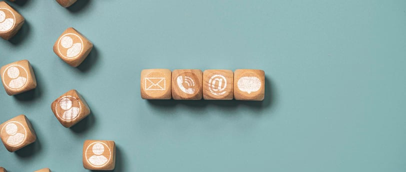 Ícones de pessoas, e-mail, telefone e de conversas