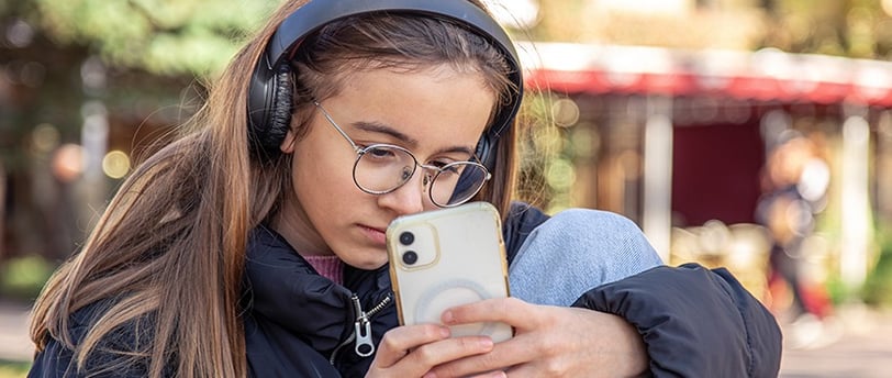 Adolescente na rede social